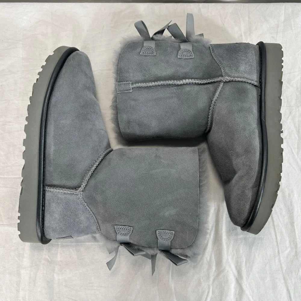 UGG Short Bailey Bow II Boots‎ Grey Gray Suede Sheepskin Lined Women 7
